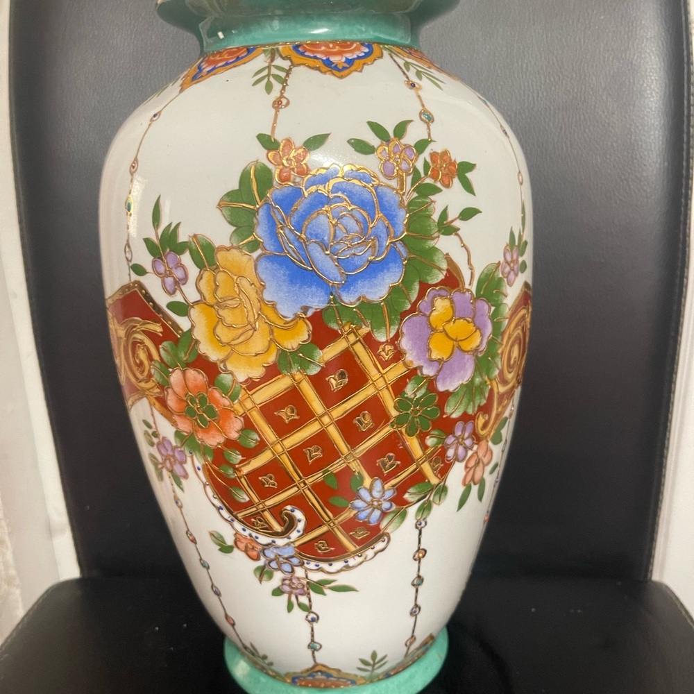 Vintagege Japanese Vase